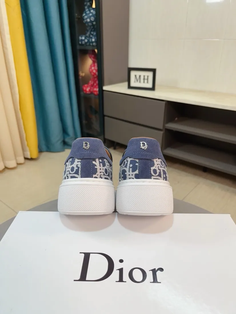Men's men's shoes 💰380🌸🌸[Dior] 25ss new product B01 moral training shoes. The toe dimension design of the couple's style is a bit wider. The upper foot comfort is perfect. The threads are beautiful. Perfectly adaptable to trousers. Decorated with various classic details. It is an ideal choice for daily styling. Can be matched with various casual items to create exquisite looks. Fabric: top layer cowhide/lining sheepskin TPU original outsole Code number: 38-44, 45 customized